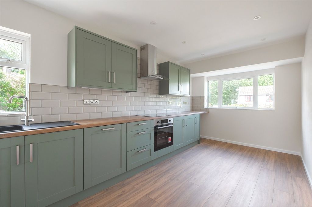 Property photo 2 of 21 Breakfast Kitchen