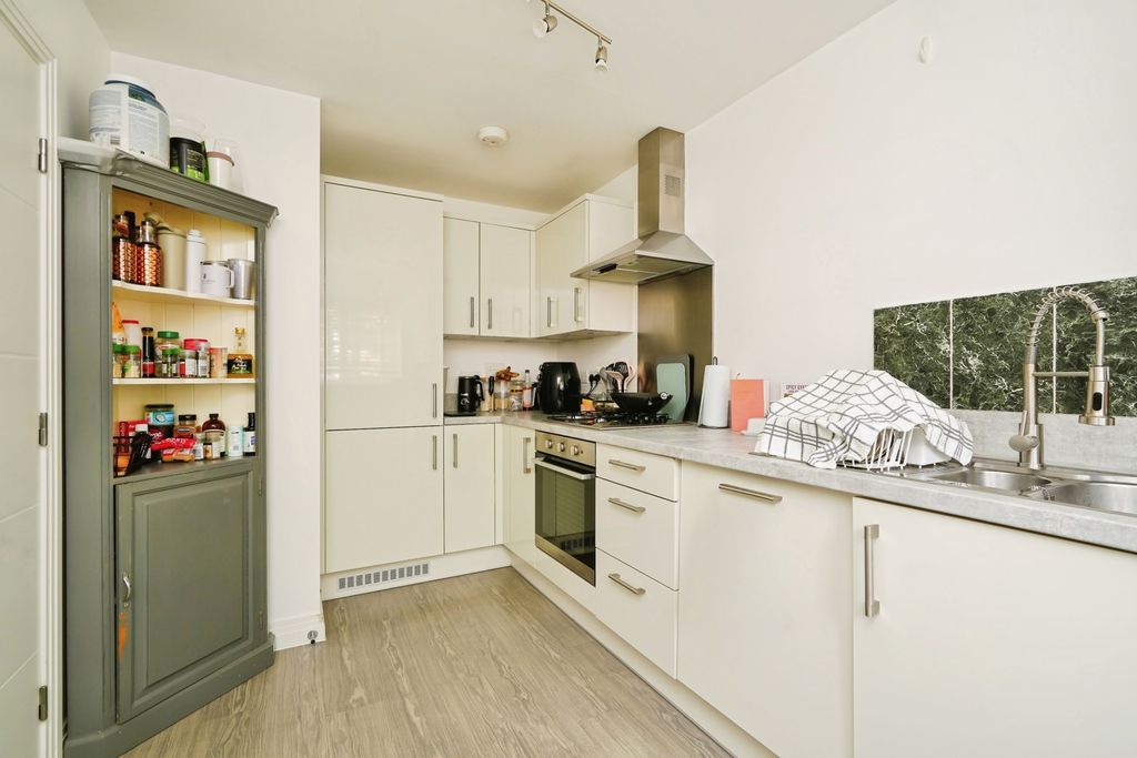 Property photo 3 of 25 Kitchen