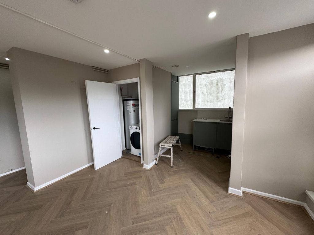 Property photo 2 of 9 Gallery