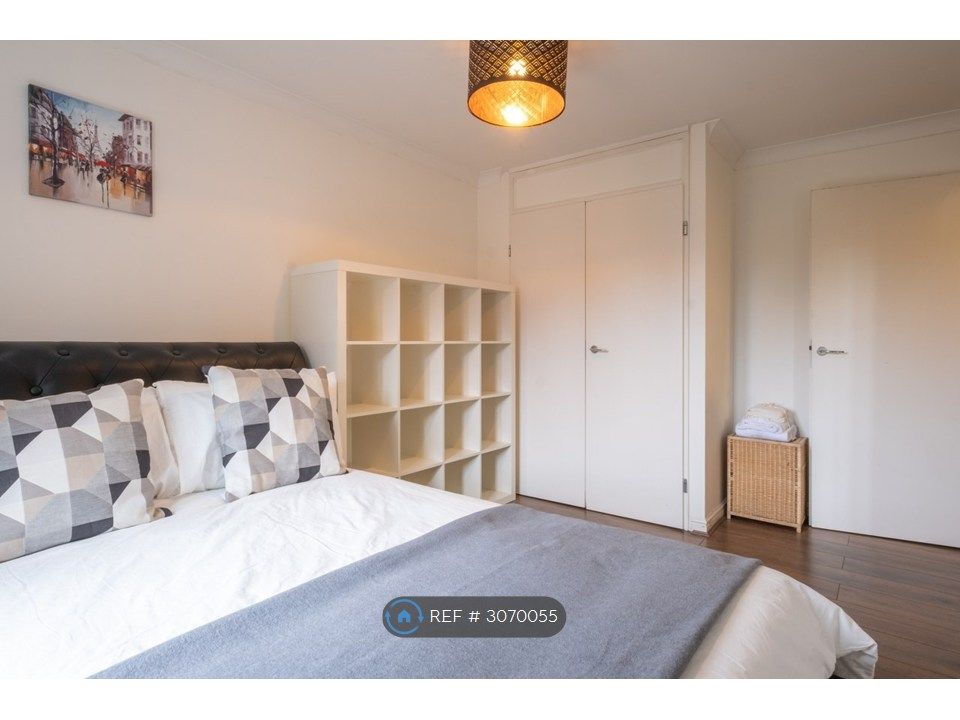 Property photo 3 of 15 Main Bedroom - Built In Wardrobe - View 2 Om
