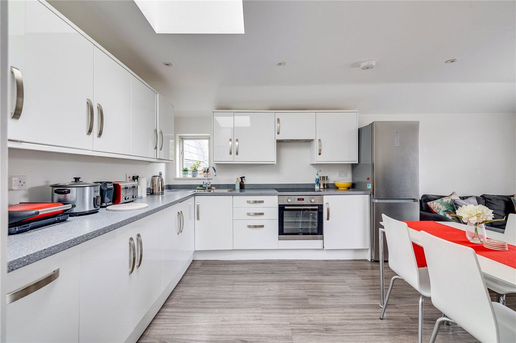 Property photo 3 of 17 Picture No. 11