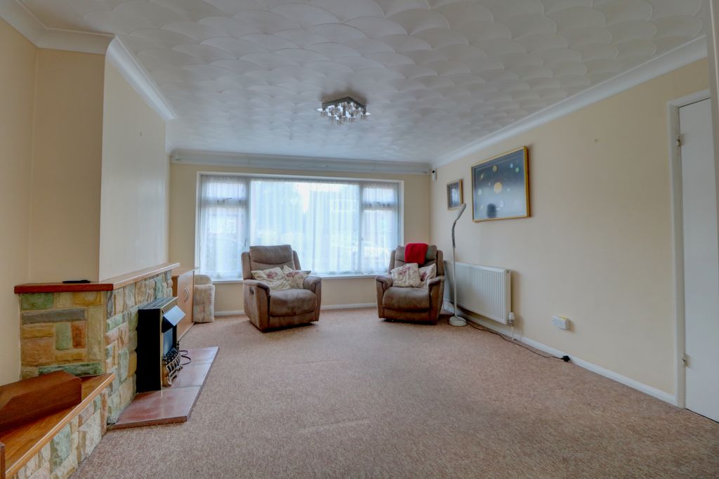 Property photo 2 of 14 Lounge