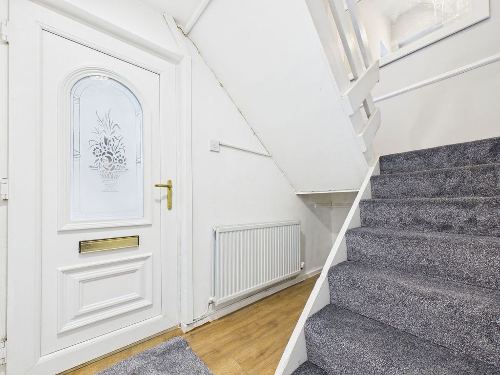 Property photo 3 of 32