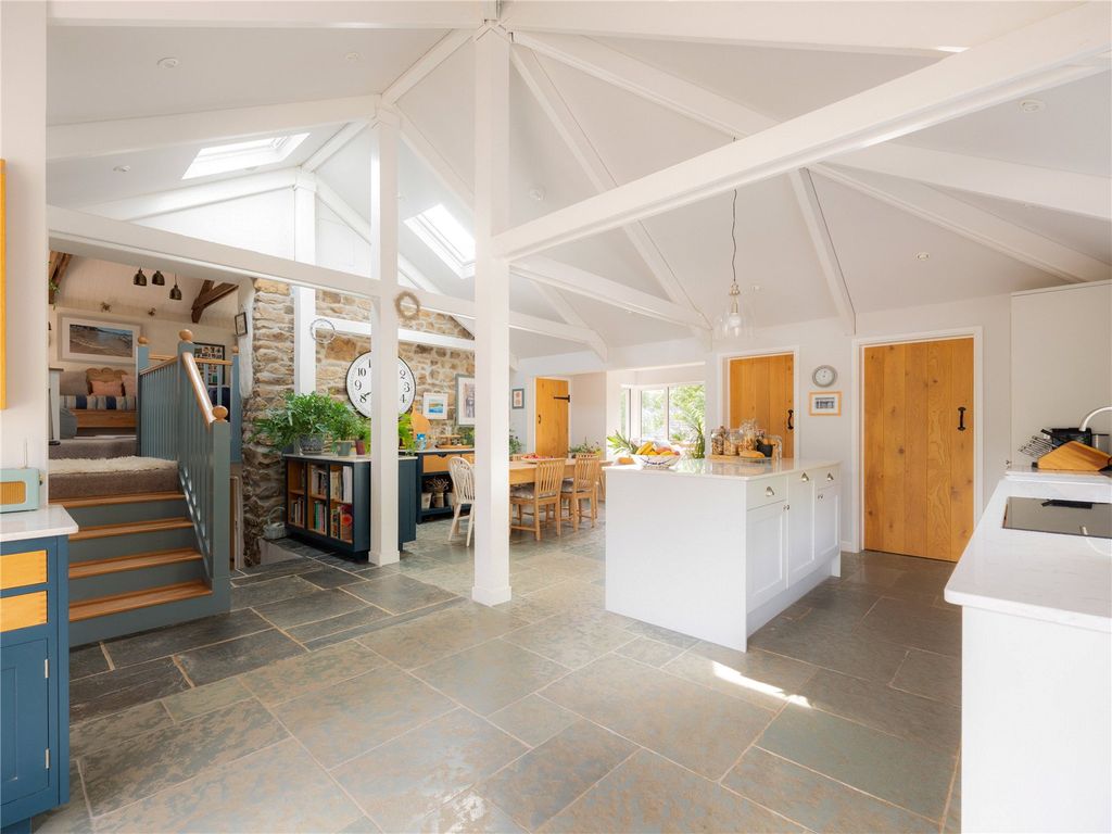 Property photo 3 of 28 Kitchen / Diner