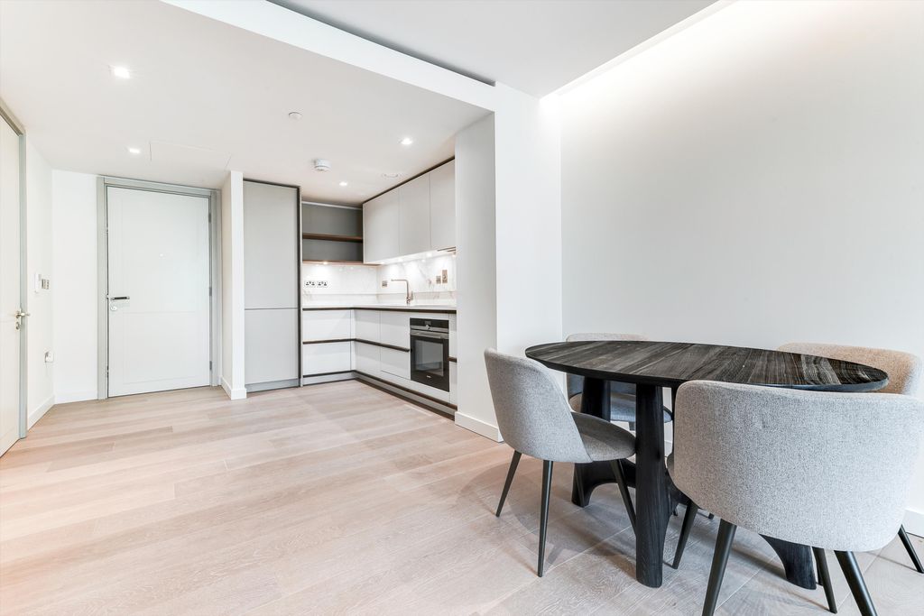 Property photo 3 of 18 Image