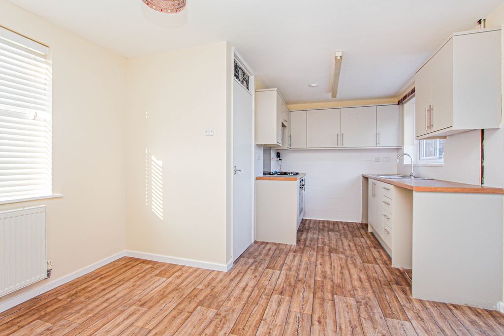 Property photo 2 of 10 Kitchen/Dining Room