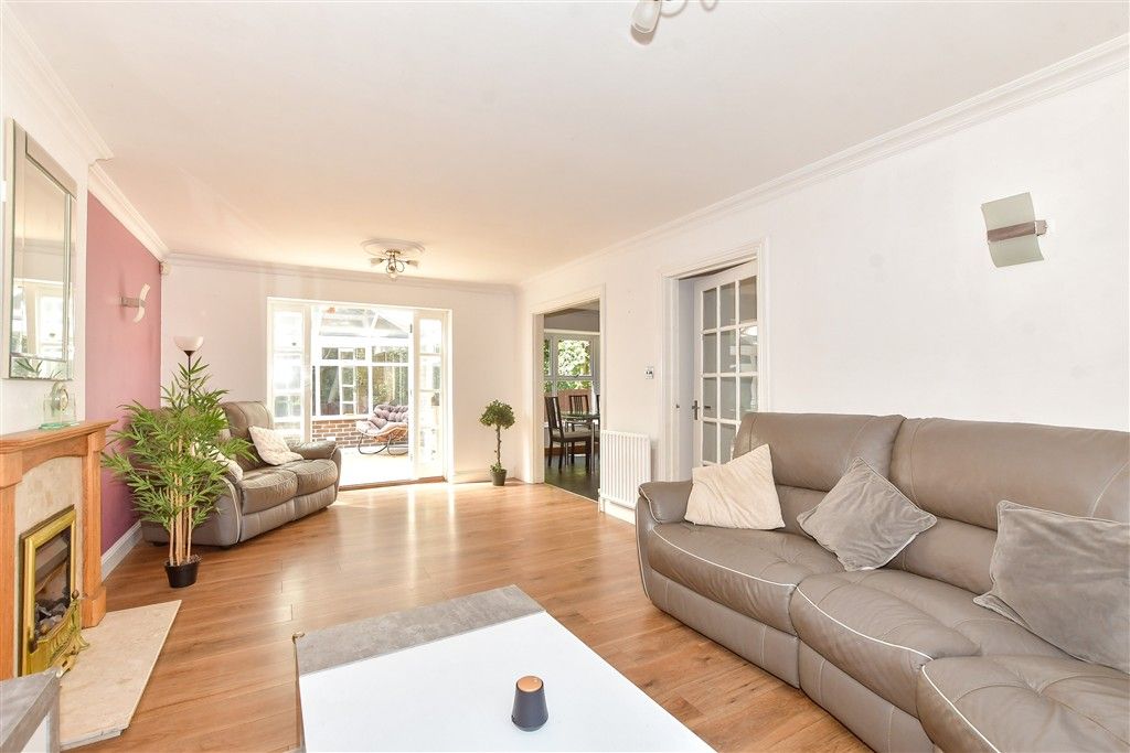 Property photo 3 of 14 Lounge