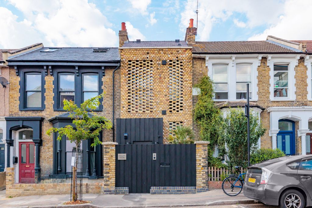 Property photo 2 of 19