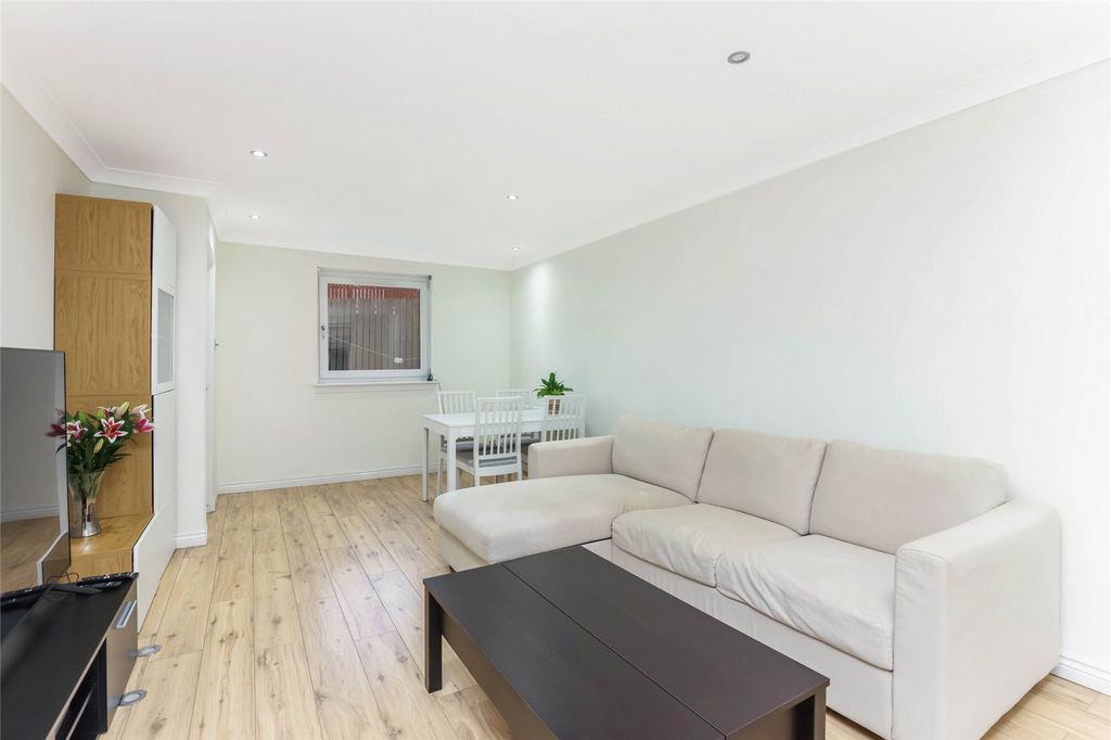 Property photo 2 of 16 Picture No. 05