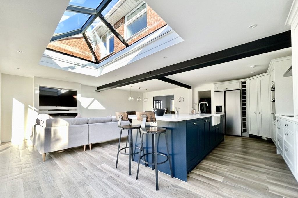 Property photo 3 of 18 Picture 3