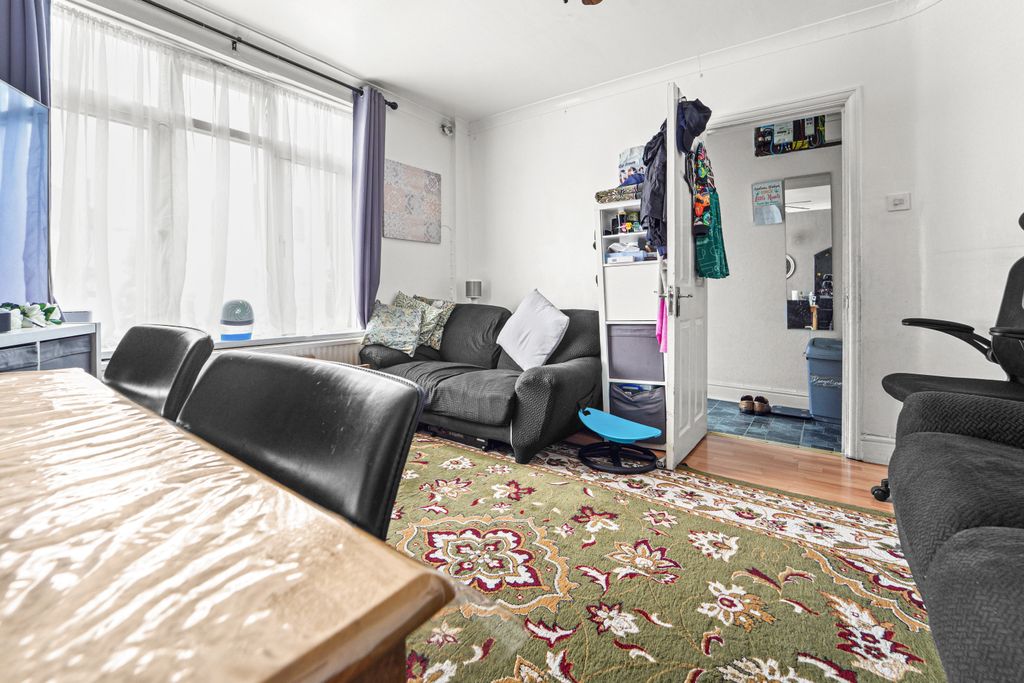 Property photo 2 of 9