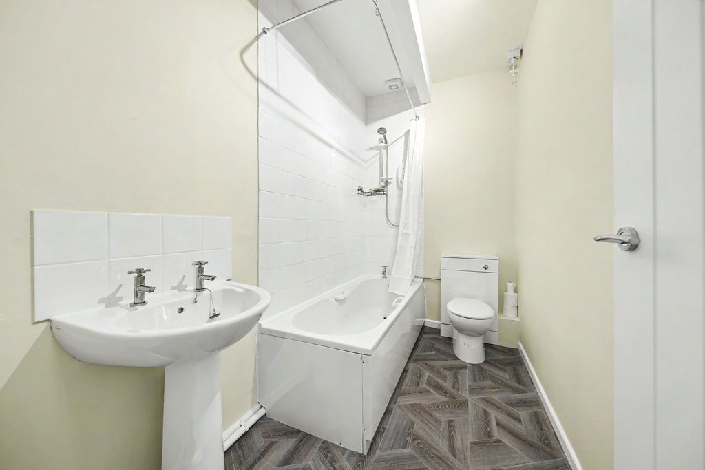 Property photo 3 of 20 Bathroom