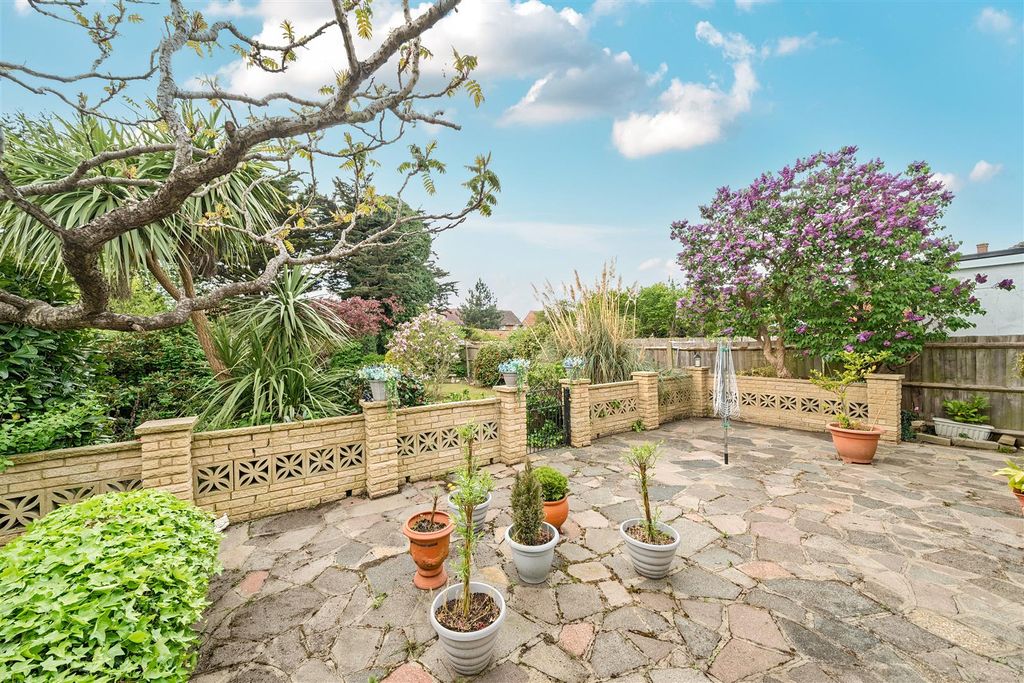 Property photo 2 of 18