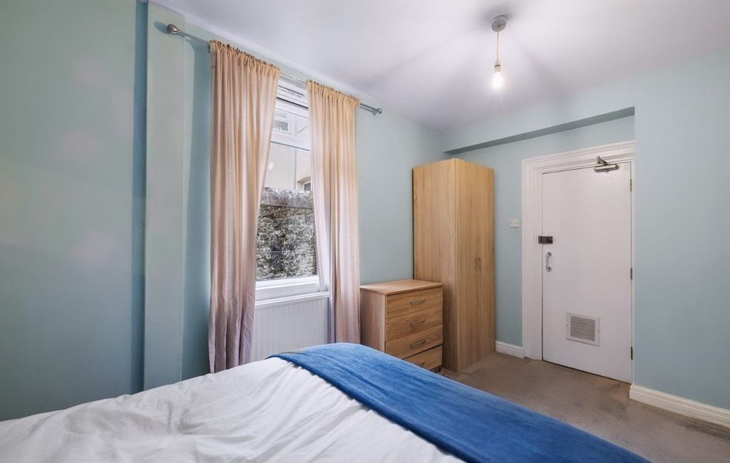 Property photo 2 of 6 Room 3