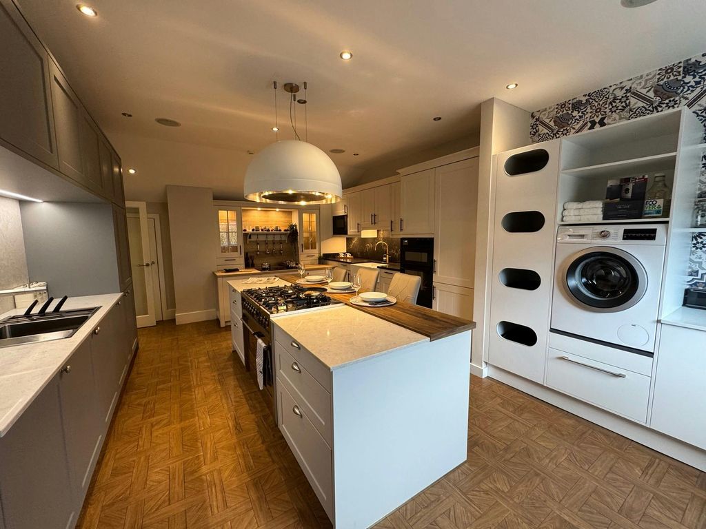 Property photo 3 of 7 Upstairs 3.Jpg