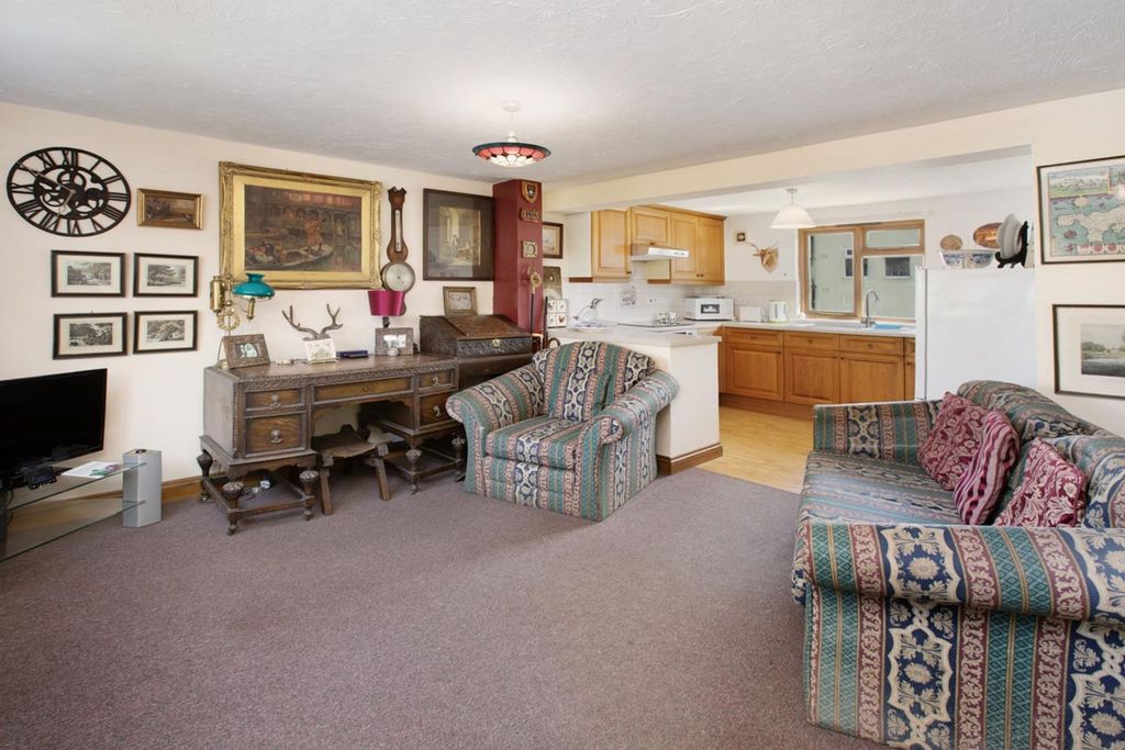 Property photo 3 of 14