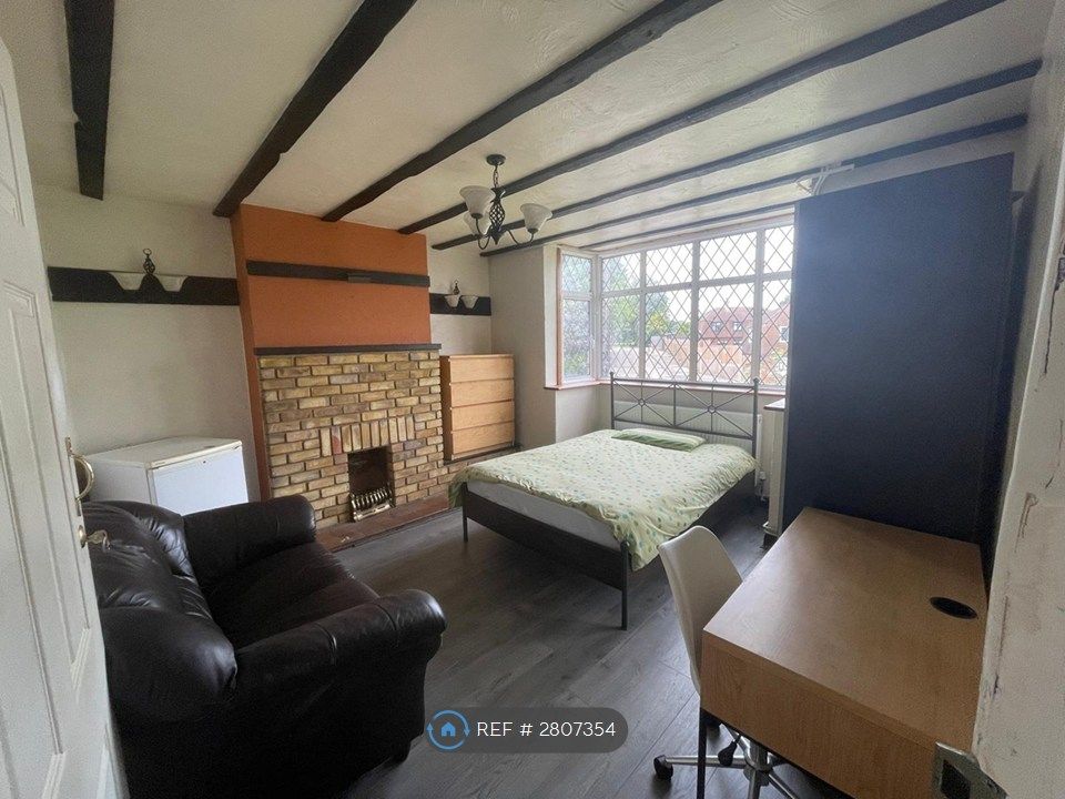 Property photo 3 of 6 Available Downstairs Bed Rm With Personal Fridge