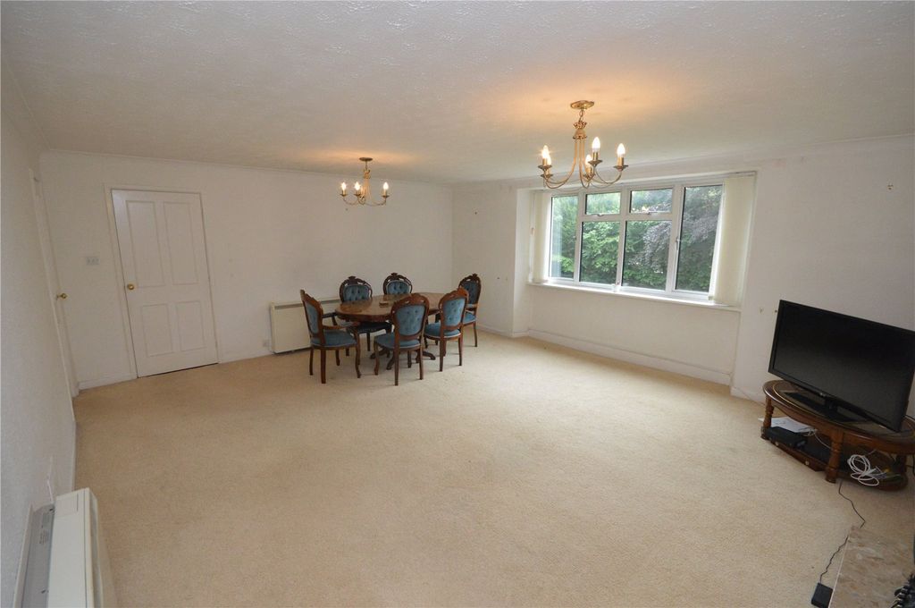 Property photo 3 of 7 Lounge