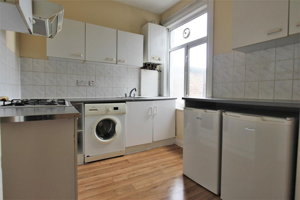 Property photo 2 of 10 Kitchen