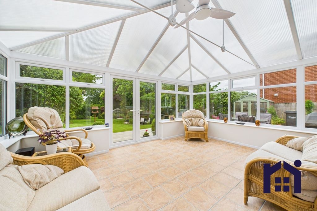 Property photo 2 of 33 Conservatory
