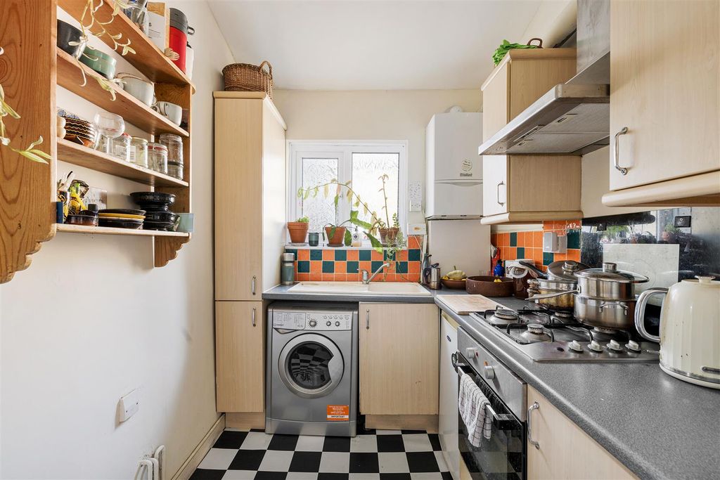 Property photo 3 of 13 Primrose Road, E10
