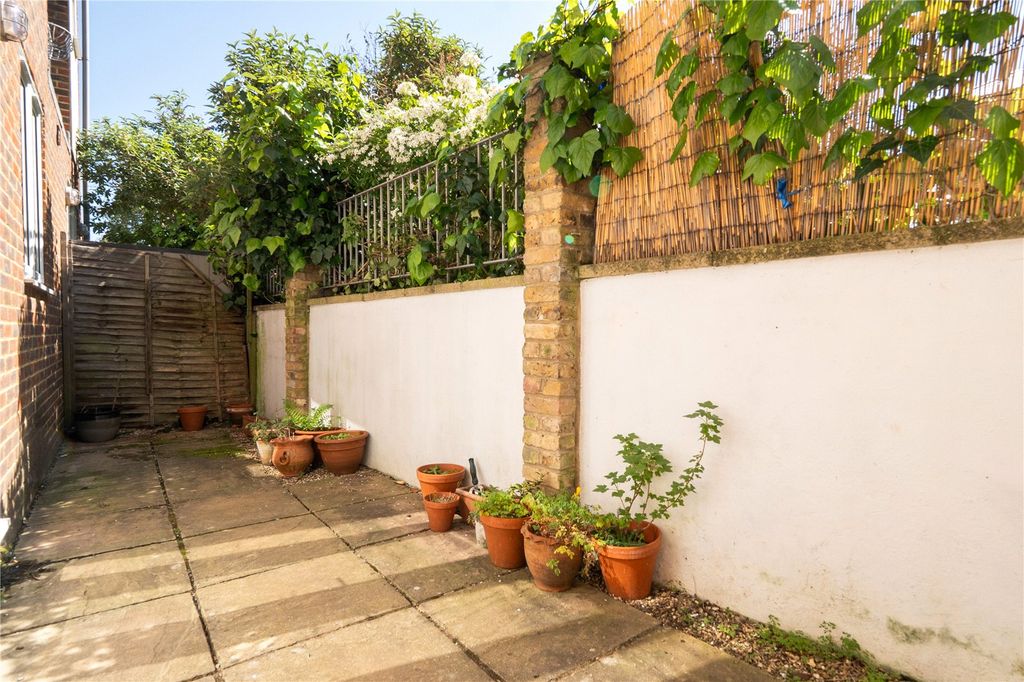 Property photo 2 of 7 Picture No. 25