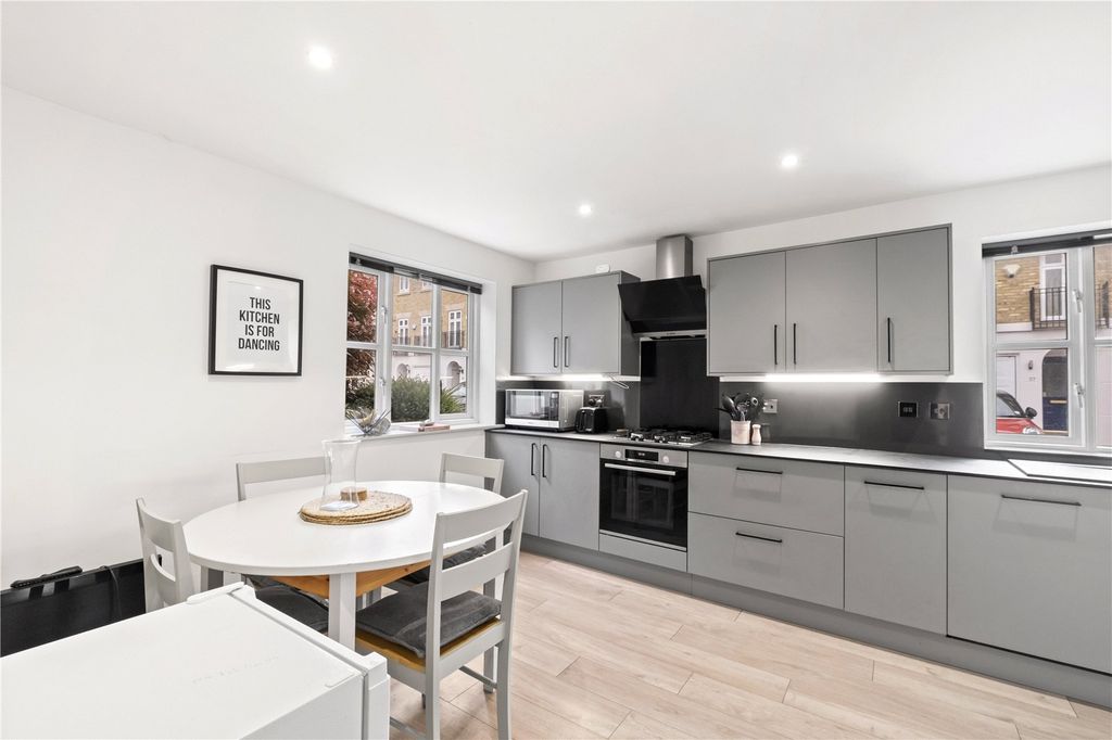 Property photo 3 of 15 Kitchen