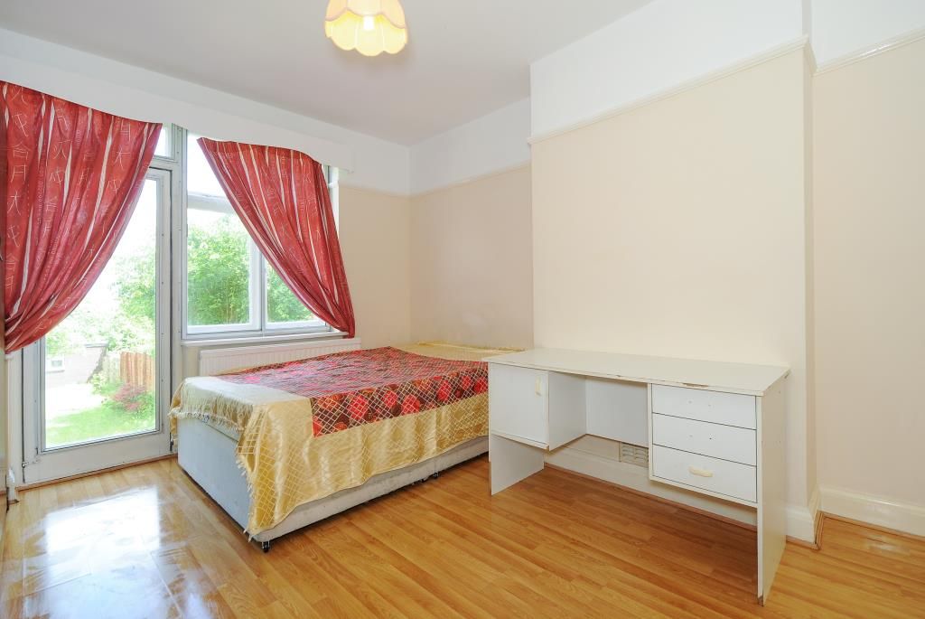 Property photo 2 of 10 Bedroom