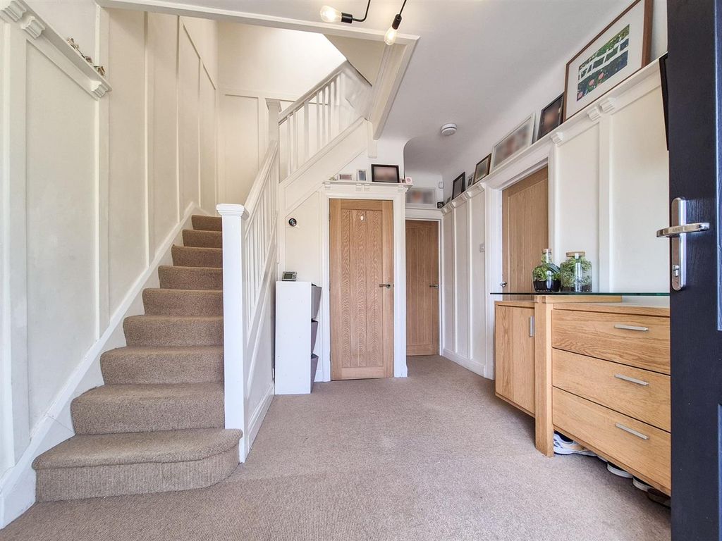 Property photo 3 of 45 Hallway