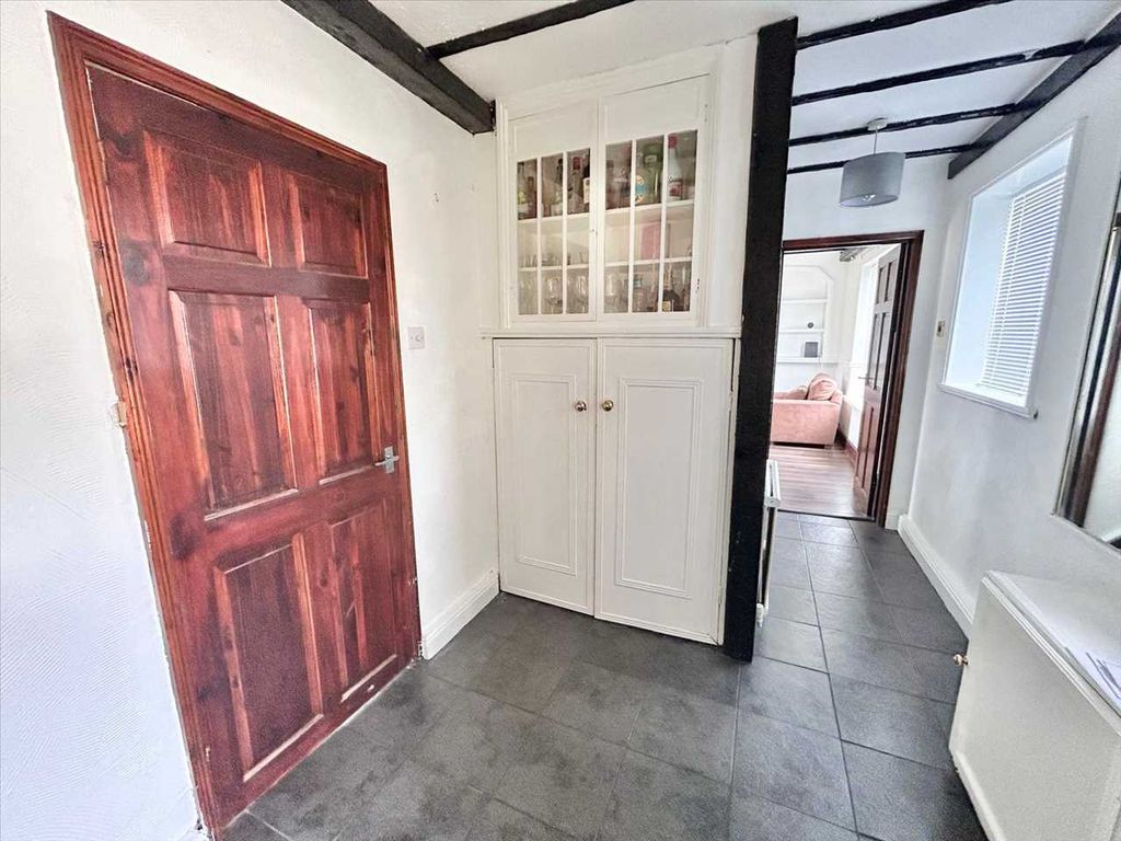 Property photo 3 of 27 Entrance Hallway