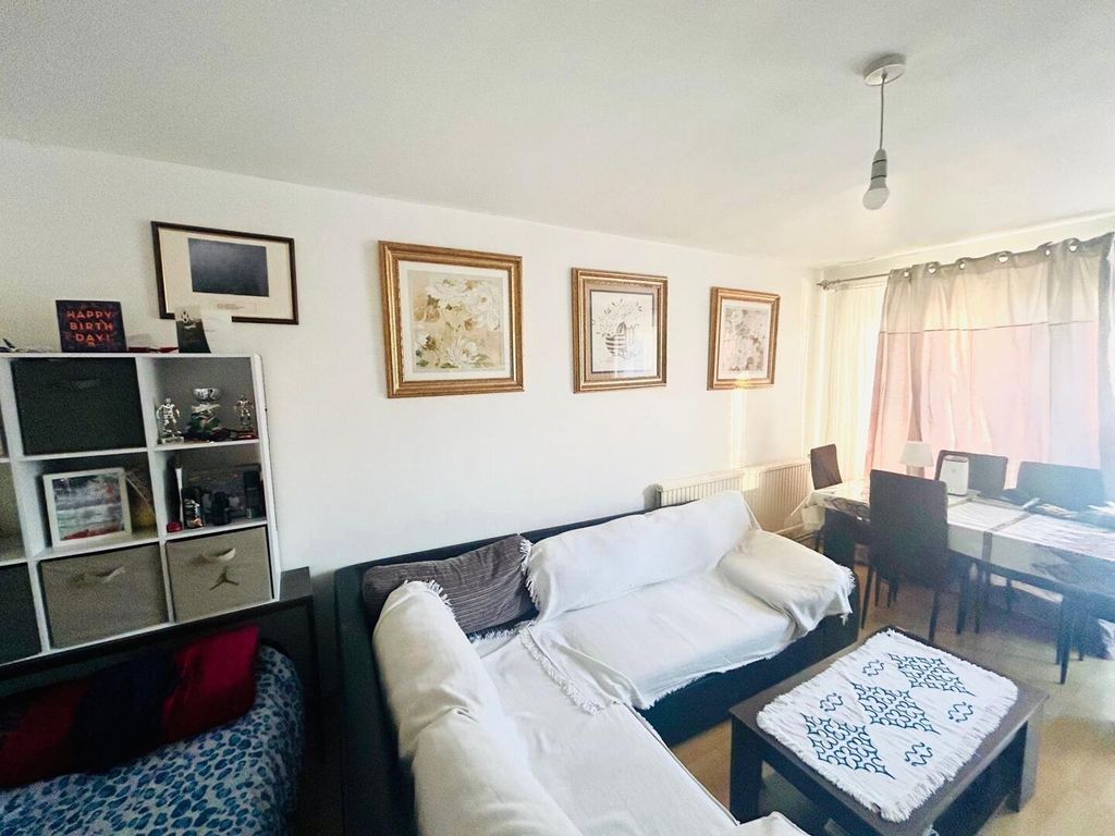 Property photo 2 of 10 Living Room