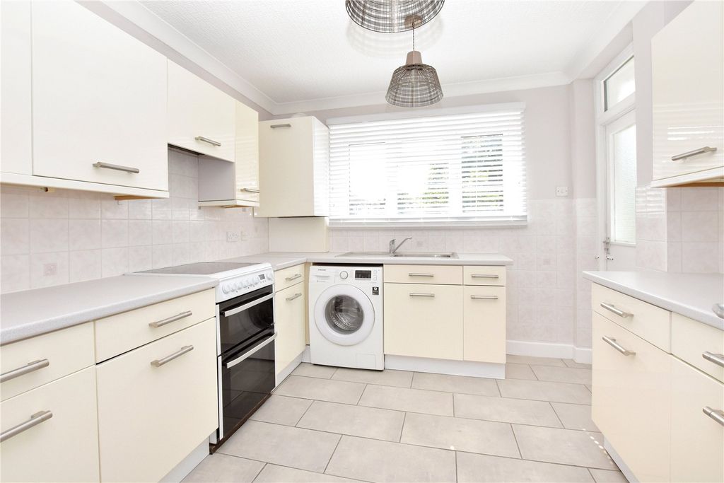 Property photo 2 of 19 Picture No. 32