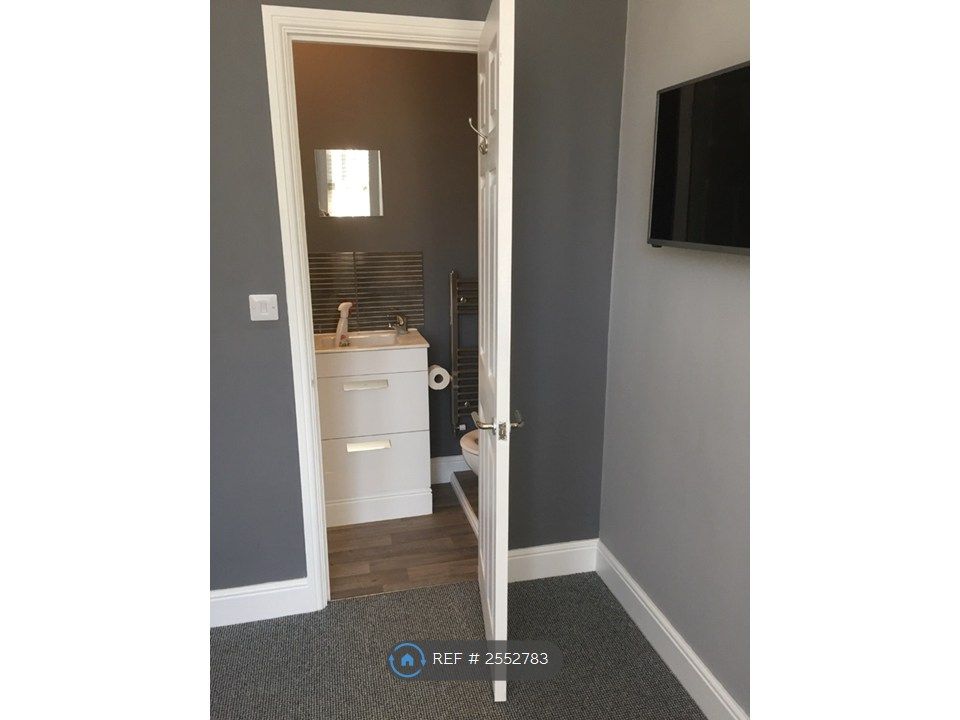 Property photo 2 of 4 Ensuite