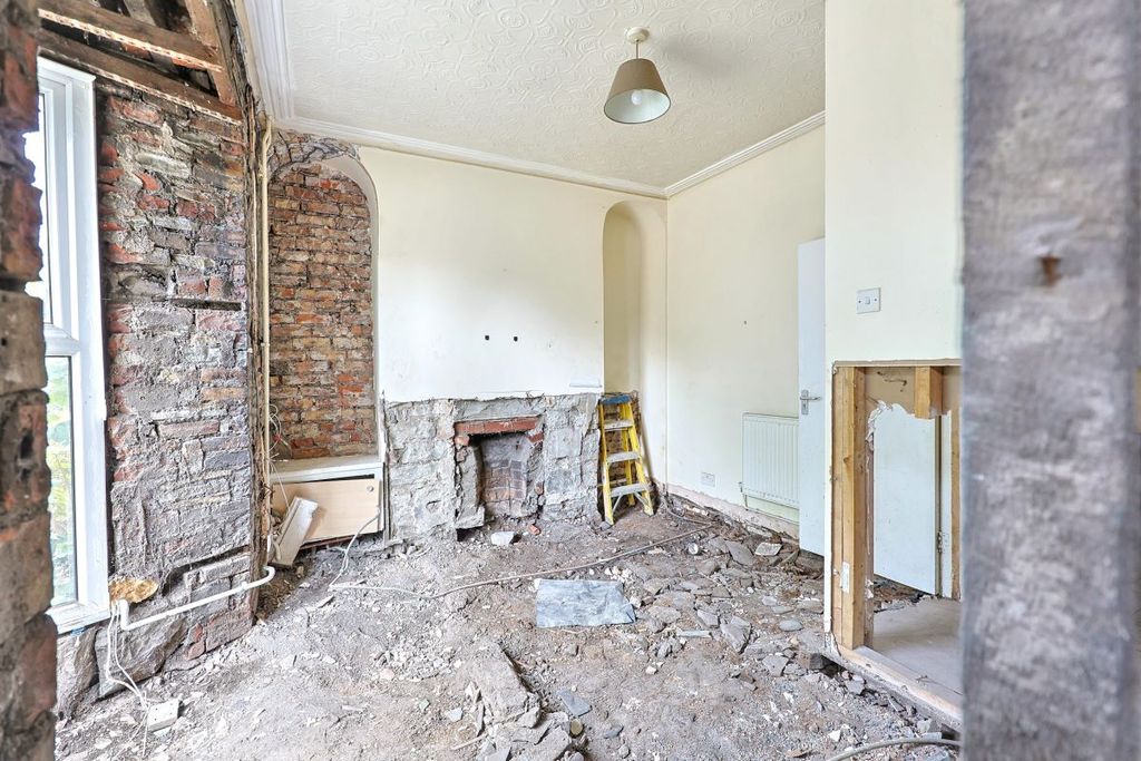 Property photo 2 of 11