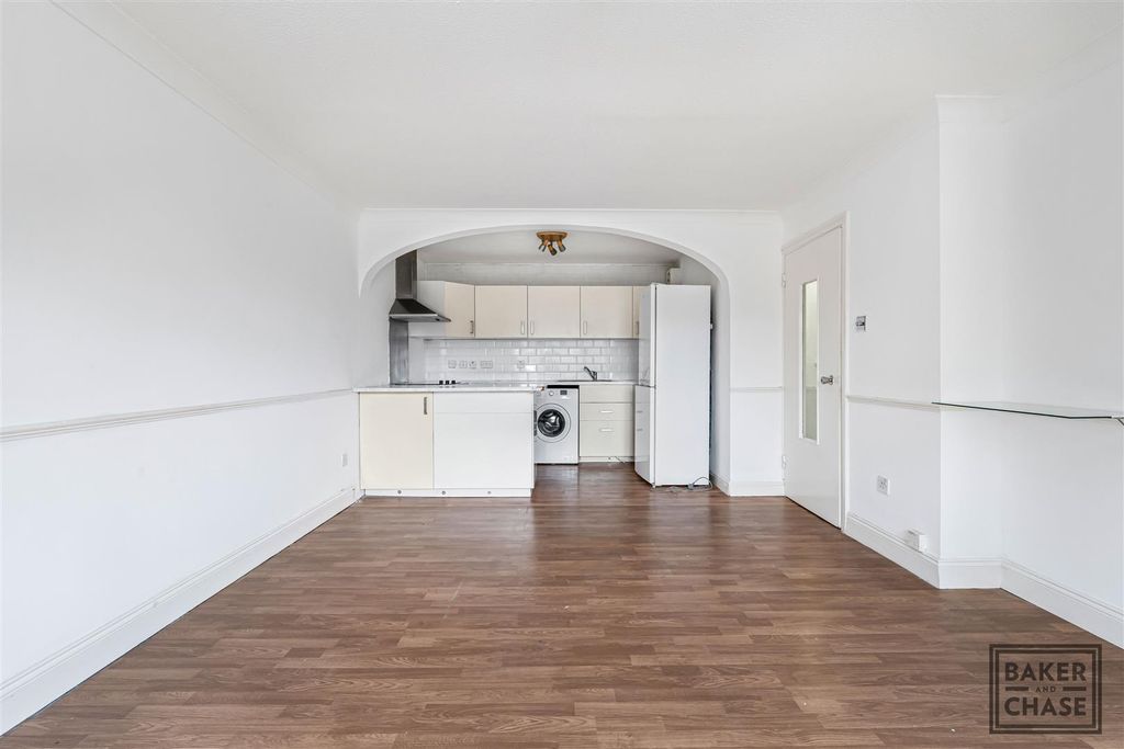 Property photo 3 of 9 Lounge/Kitchen (Open-Plan)