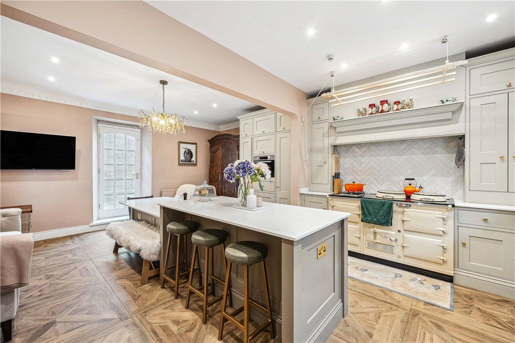 Property photo 3 of 18 Living Kitchen