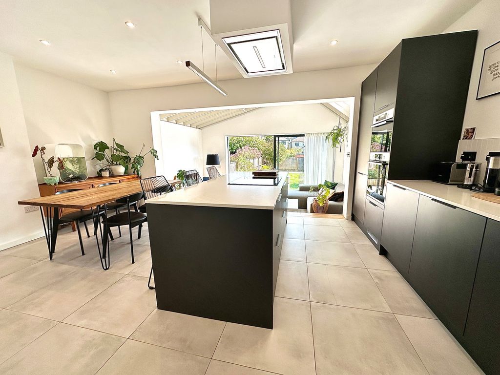 Property photo 2 of 28