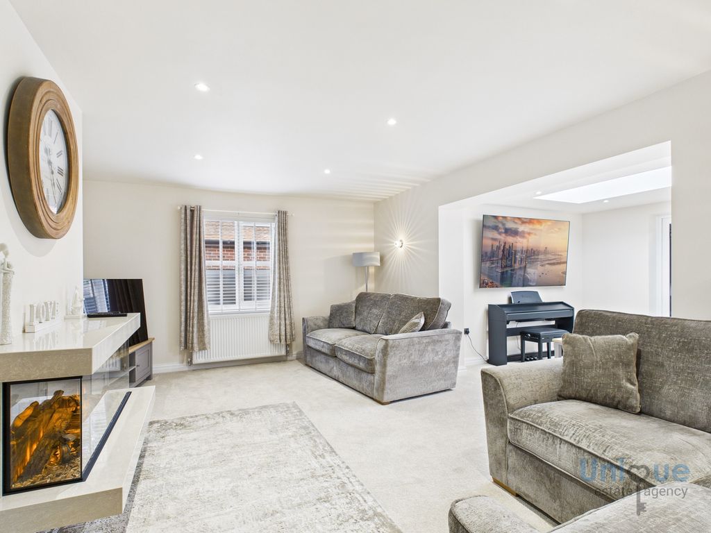 Property photo 3 of 27