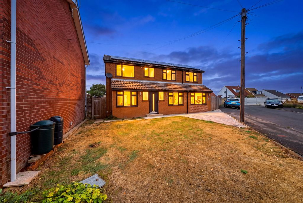 Property photo 2 of 31