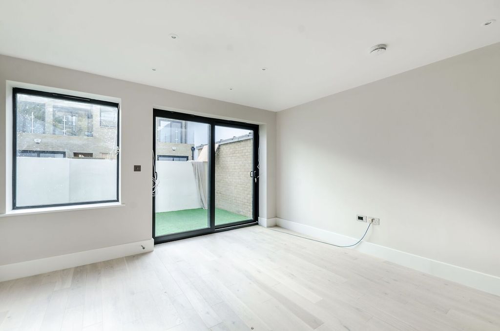 Property photo 3 of 5