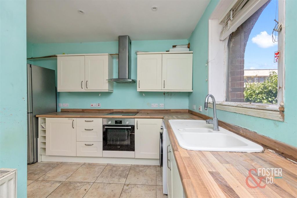 Property photo 3 of 30 Lansdowne Road, 10-032.Jpg