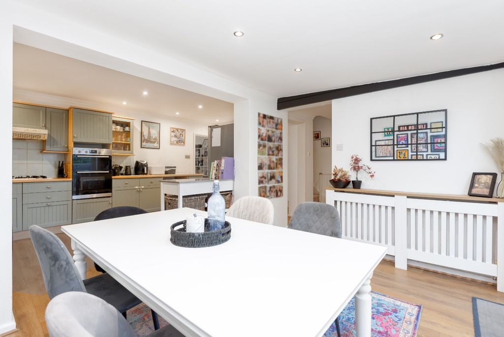 Property photo 2 of 16 3703056