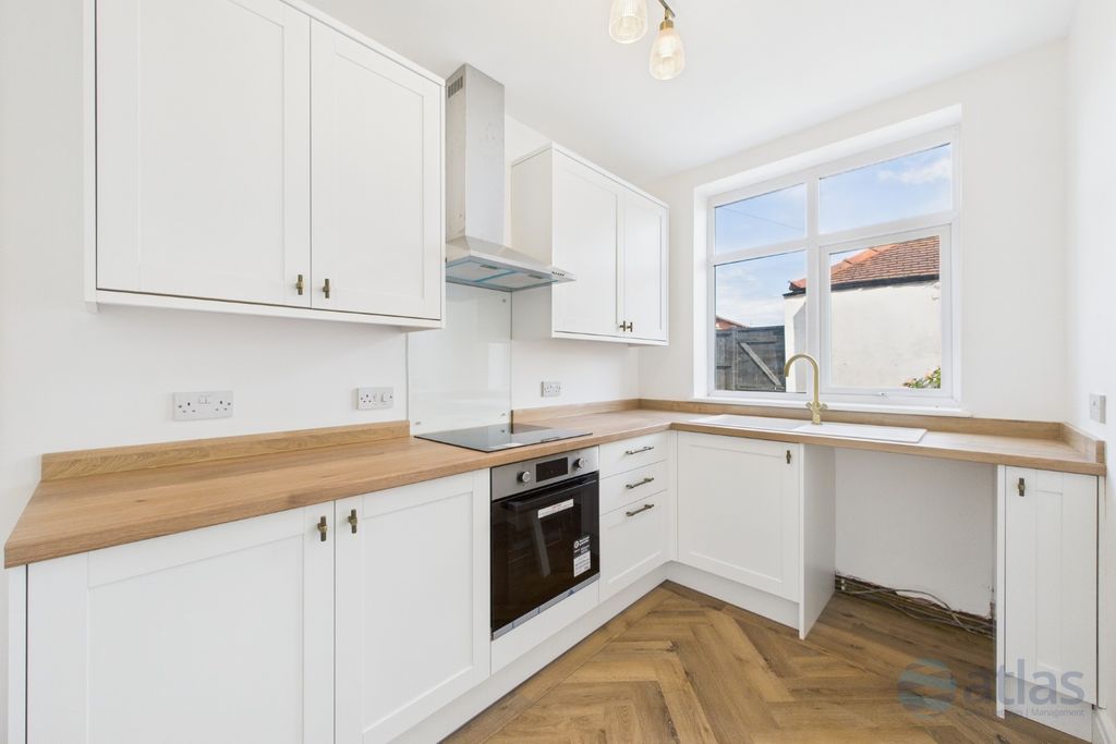 Property photo 2 of 14 Kitchen