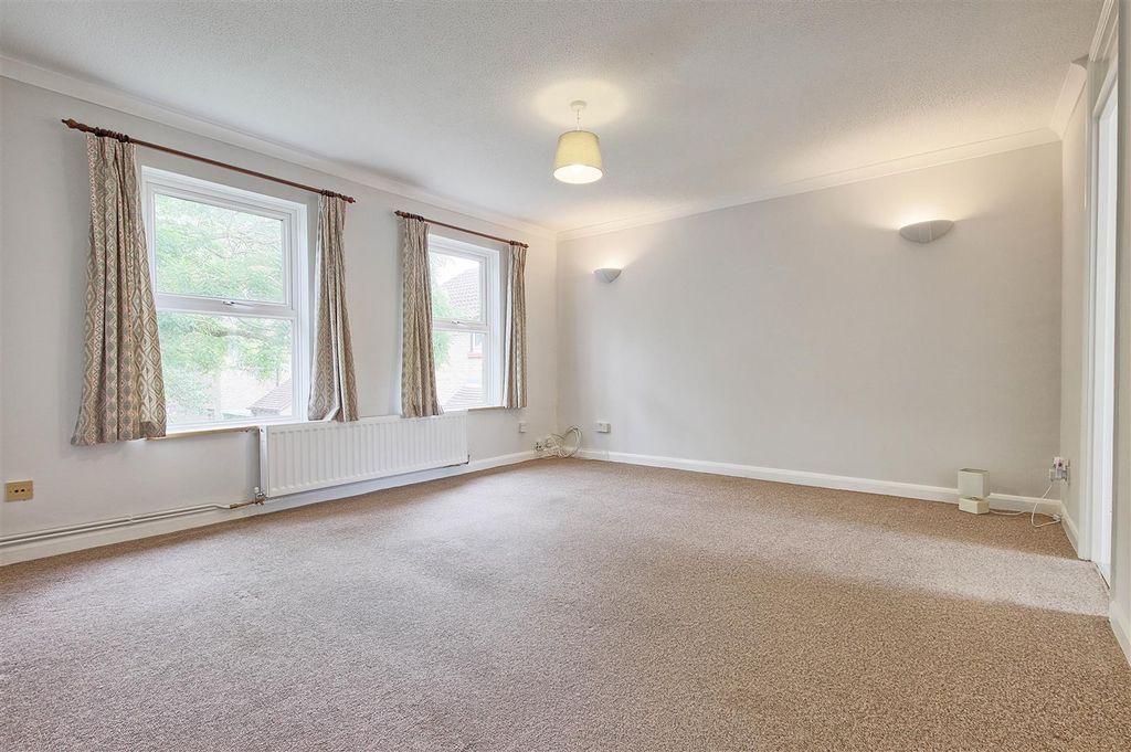 Property photo 3 of 10 Living.Jpg