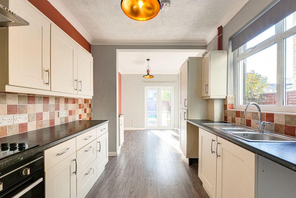 Property photo 2 of 21