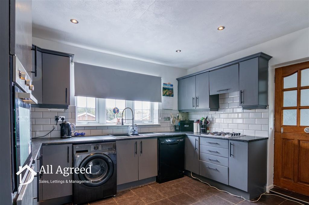 Property photo 3 of 14 Kitchen
