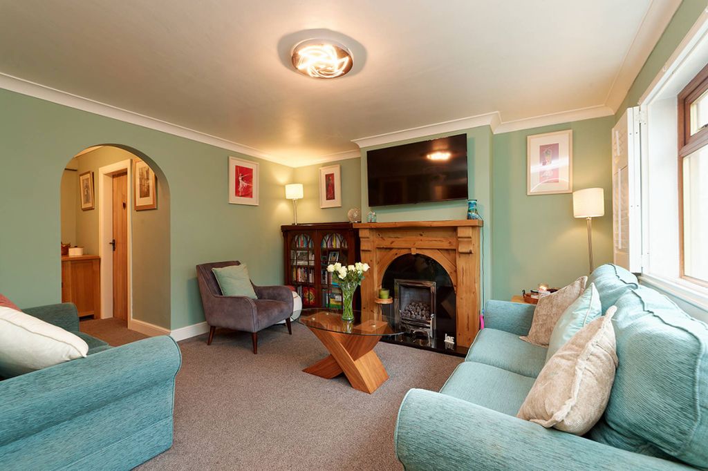 Property photo 3 of 28