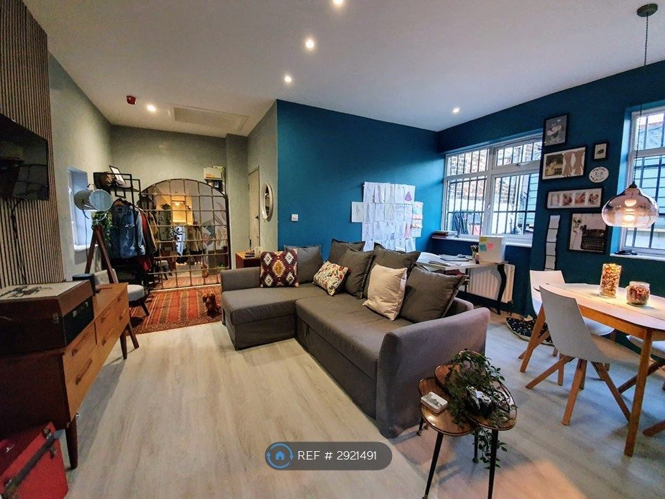 Property photo 1 of 16 Living Room