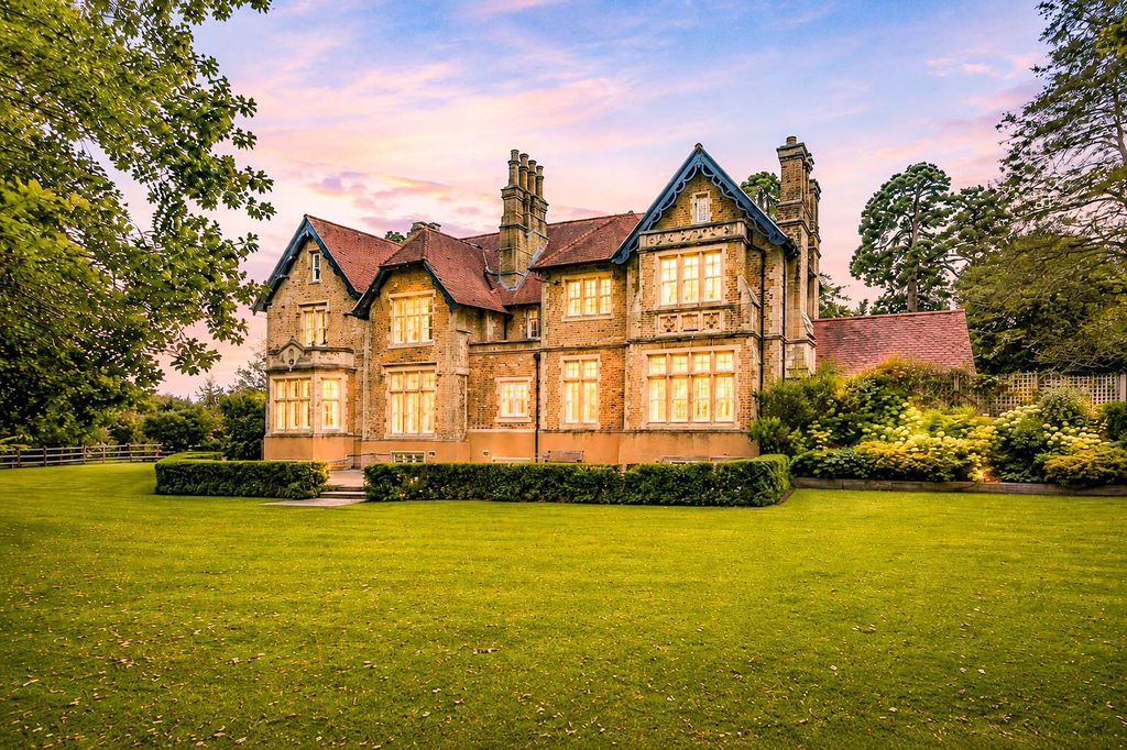 Property photo 1 of 31 Back Lawns Dusk.Jpg