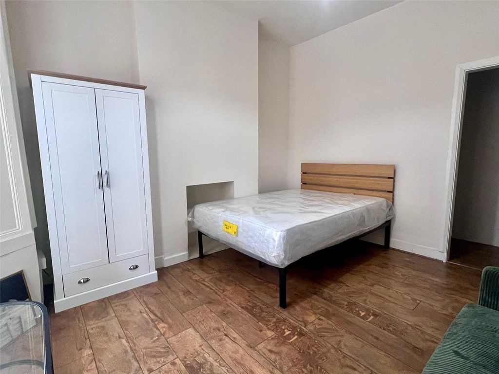 Property photo 2 of 6 Studio